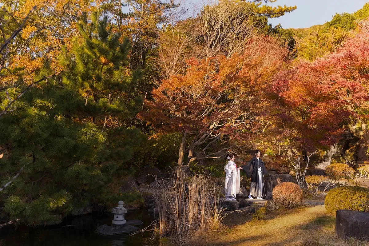 focus_autumnleaves03 鎌倉・瑞泉寺の山奥で色打掛の和装前撮り、自然に囲まれた静かな婚礼ウェディングフォト