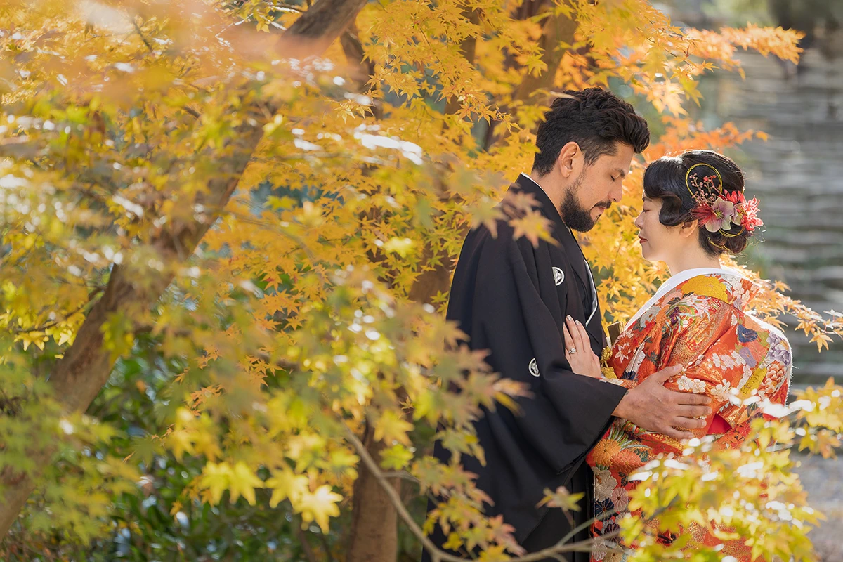 focus_autumnleaves04 緑に囲まれた瑞泉寺庭園での洋装ウェディングフォト。鎌倉の静かな環境で前撮り撮影