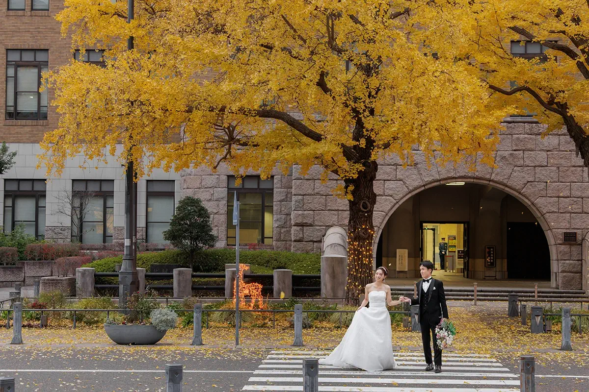 focus_autumnleaves07 緑に囲まれた瑞泉寺庭園での洋装ウェディングフォト。鎌倉の静かな環境で前撮り撮影
