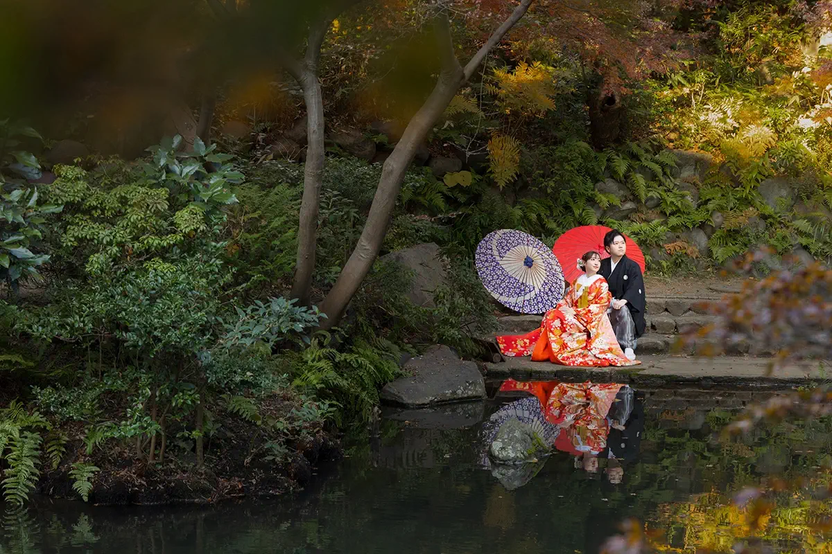 focus_autumnleaves09 緑に囲まれた瑞泉寺庭園での洋装ウェディングフォト。鎌倉の静かな環境で前撮り撮影