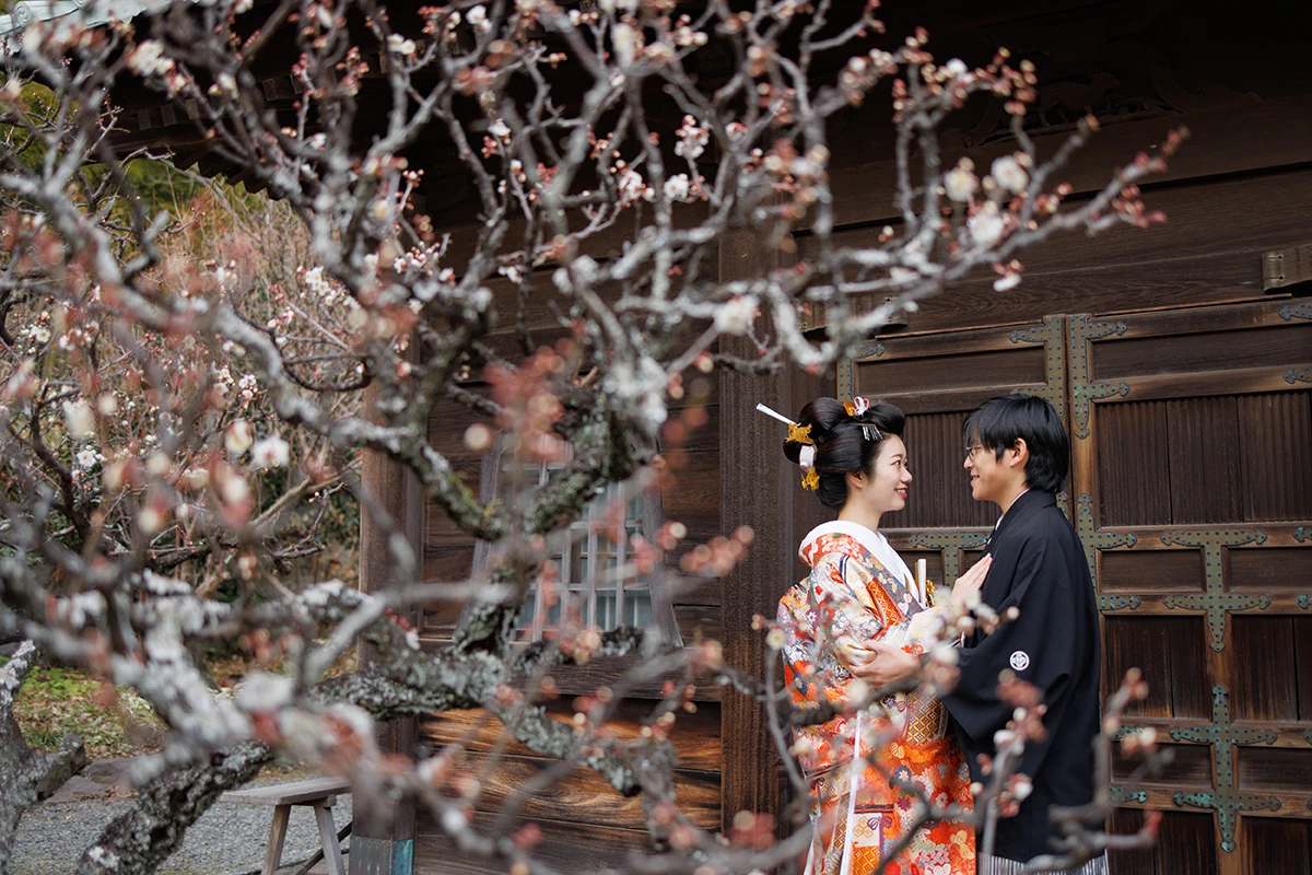 鎌倉・瑞泉寺の山奥で色打掛の和装前撮り、自然に囲まれた静かな婚礼ウェディングフォト
