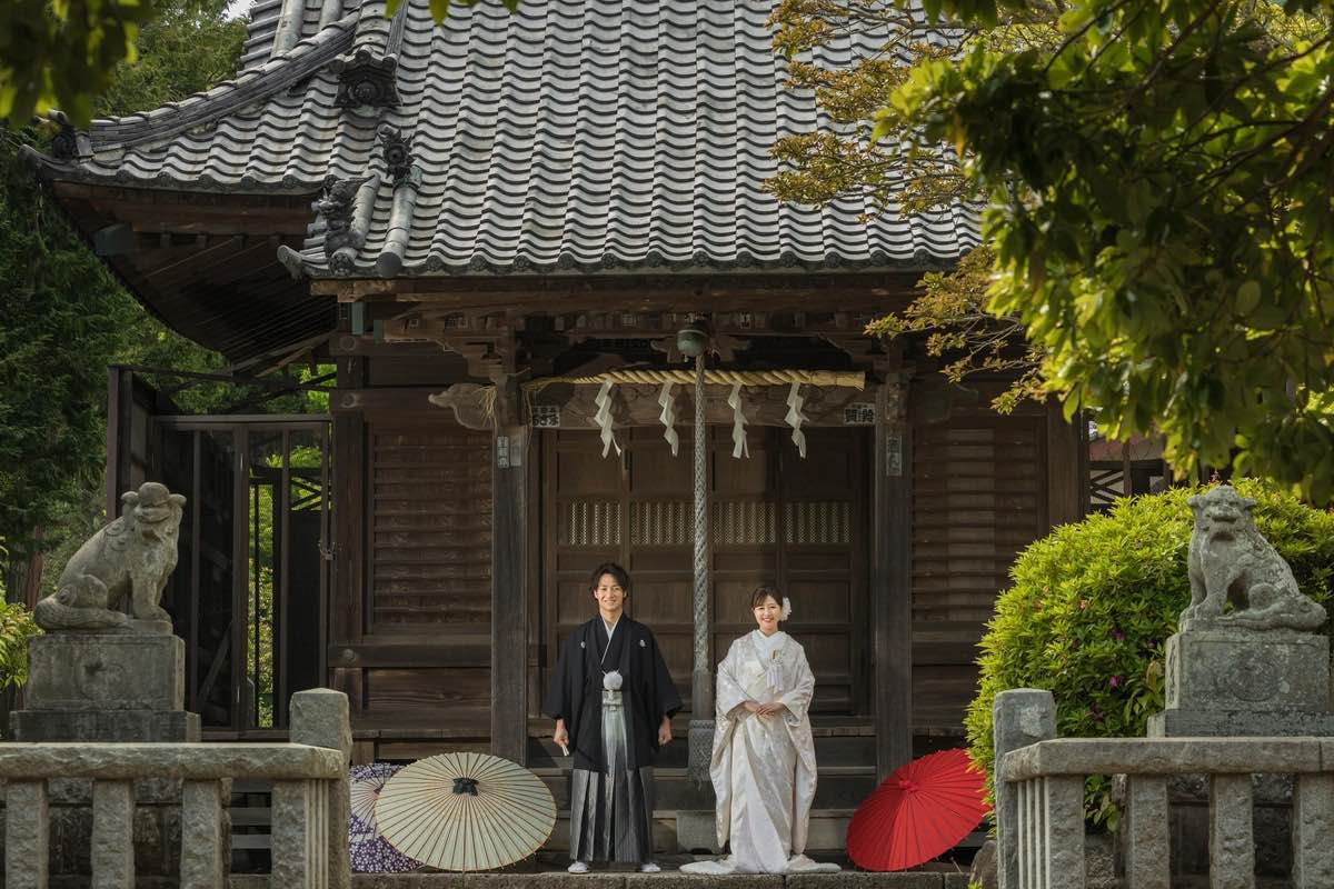 隣の神社　白無垢　立ち姿