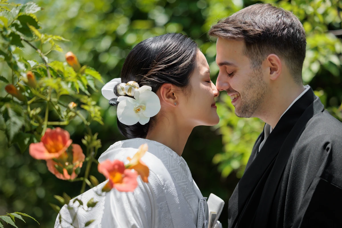 妙本寺の夏の風物詩、凌霄花と一緒に仲睦まじいお二人