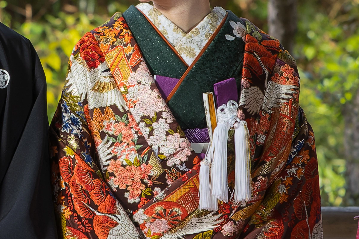 振袖と色打掛に合わせた刺繍衿と小物合わせ