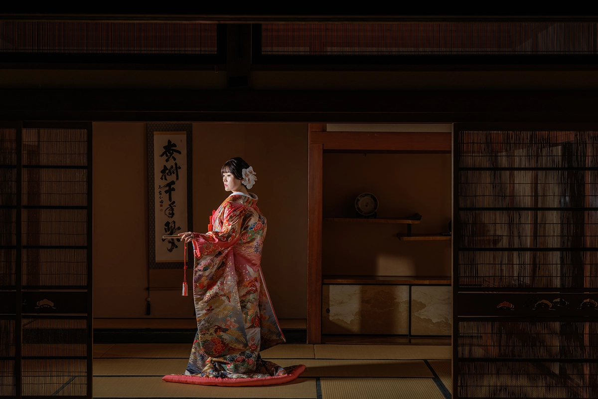 昭和の家の趣ある日本家屋で撮影した色打掛の和装ウェディングフォト