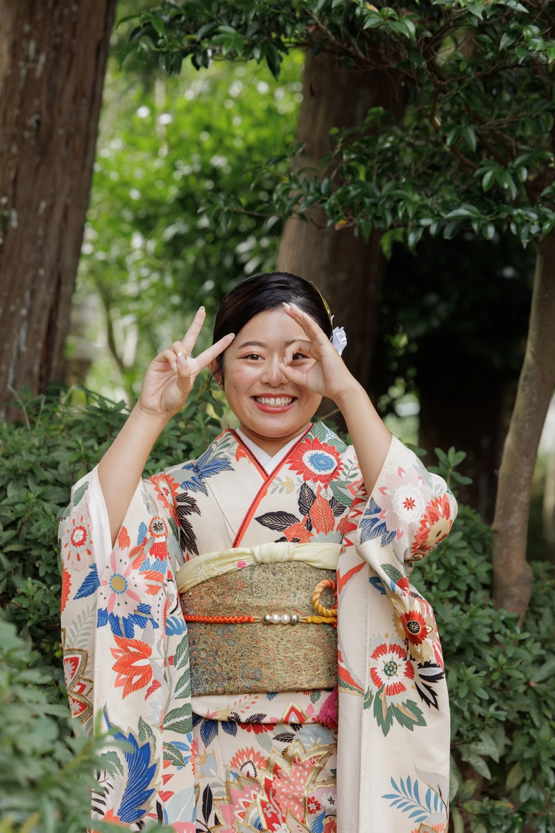 ため池の水面に映るお二人の姿