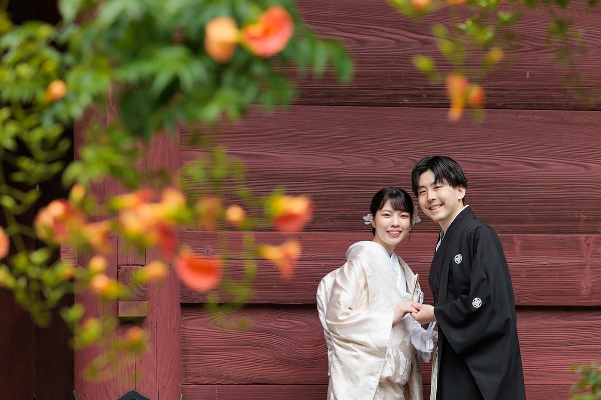 初夏の妙本寺でノウゼンカズラと一緒に写る和装前撮り