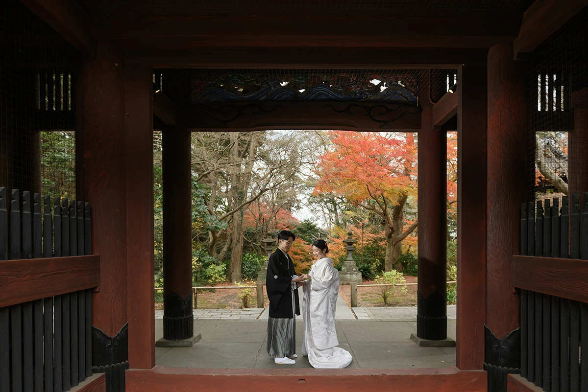 秋の妙本寺で白無垢姿で残す和装ウェディングフォト