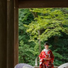 鎌倉・妙本寺で夏に撮影した和装前撮り 鎌倉・妙本寺で色打掛を着用した新婦の和装前撮り
