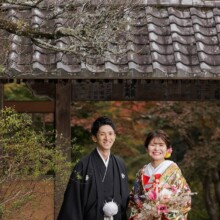 鎌倉・海蔵寺で秋に撮影した和装前撮り 鎌倉・海蔵寺で色打掛を着用した新婦と紋付袴を着用した新郎が笑顔で写る和装フォトウェディング
