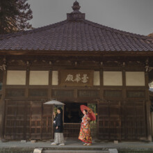鎌倉・浄智寺 2020.03.26 浄智寺・本堂前での和装前撮り。落ち着いた雰囲気が魅力の伝統的ウェディングフォト