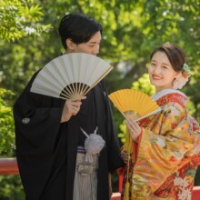 鎌倉・街並み/人力車 2022.05.04 歴史ある鎌倉の街並みで和装姿の新郎新婦を残すウェディングフォト