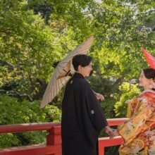 鎌倉・街並み/人力車 2022.05.04 歴史ある鎌倉の街並みで和装姿の新郎新婦を残すウェディングフォト