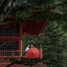 栃木・日光 2023.07.15 日光・中禅寺立木観音で赤の番傘が映えるロケーションフォト