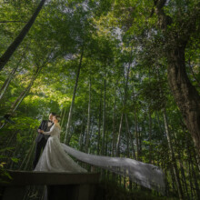 鎌倉・檑亭 2021.11.28 檑亭のお庭の中でロングトレーンが美しいウェディングフォト