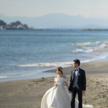 鎌倉・七里ガ浜 2022.12.12 七里ガ浜の海岸で、湘南の風を感じるスタイリッシュな結婚写真を撮影