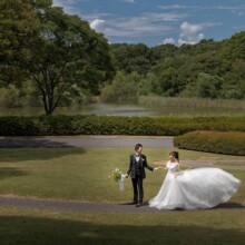 東京・昭和記念公園 2023.08.06 洋装が映える広大な芝生と花畑、昭和記念公園での前撮り撮影