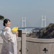 山手イタリア山庭園からベイブリッジを望む白無垢姿の花嫁の結婚式前撮り