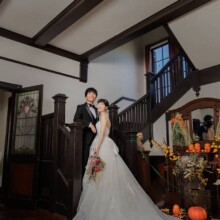 山手イタリア山庭園の洋館でハロウィン装飾と撮る秋の結婚式前撮り