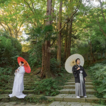 鎌倉・瑞泉寺 2023.12.09 瑞泉寺の印象的な階段で撮影した鎌倉前撮り、白無垢の和装新郎新婦によるフォトウェディング