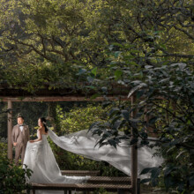 鎌倉・瑞泉寺 2023.08.24 緑に囲まれた瑞泉寺庭園での洋装ウェディングフォト。鎌倉の静かな環境で前撮り撮影