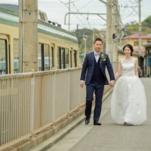鎌倉・鎌倉高校前と海 2020.11.12 江ノ電の線路沿いと海辺で叶える、鎌倉高校前の洋装前撮り