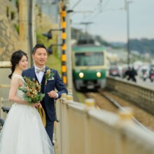 鎌倉・鎌倉高校前と海 2020.11.12 湘南の象徴・江ノ電と海を舞台に撮る、鎌倉高校前での洋装前撮り