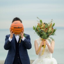 鎌倉・鎌倉高校前と海 2020.11.12 鎌倉の海を背景に思い出のアイテムと一緒に撮影する洋装前撮り