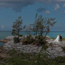 海と空の美しい青に包まれる、アラハビーチフォトウェディング