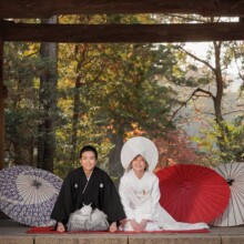 白無垢の新婦と新郎が並んで正座する王道な和装前撮り