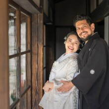 趣ある木造廊下と柔らかな自然光の入る旧川喜多邸別邸での和装撮影