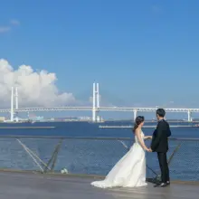 横浜・大桟橋 2023.08.17 横浜ベイブリッジを望む大さん橋での結婚式前撮りカット