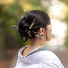 枝や麦を使った落ち着いた髪飾り