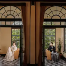 横浜・元町公園 2023.08.24 ベーリックホールのクラシックな洋館の室内で和装のお二人