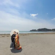 青い海が広がる由比ガ浜で叶える、和装と洋装の特別な前撮り