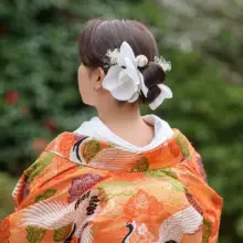 鎌倉・海蔵寺で冬に撮影した和装前撮り 鎌倉・海蔵寺で色打掛を着用した新婦のヘアスタイルを写した和装前撮り